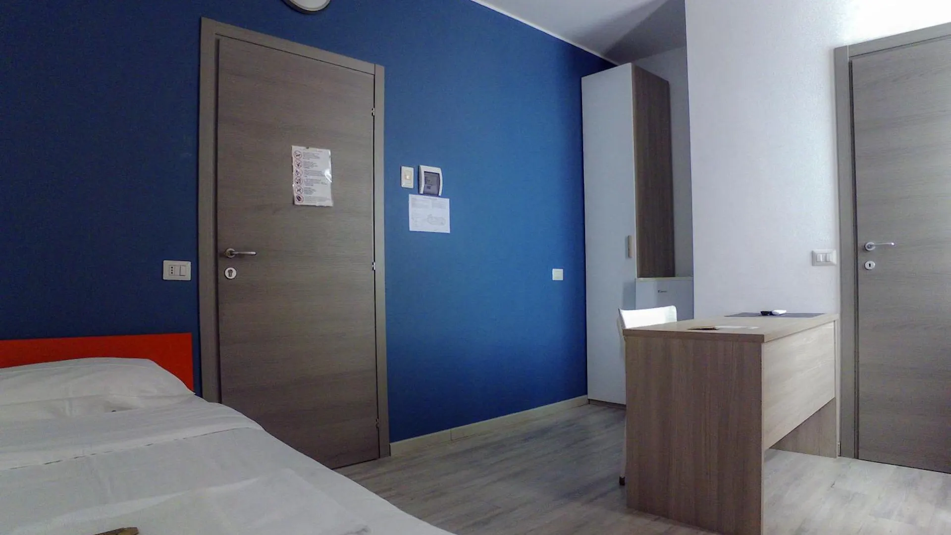 **  La Cordata Accommodation - Woodhouse Bike Hotel شْنيسيلّو بالسامو إيطاليا